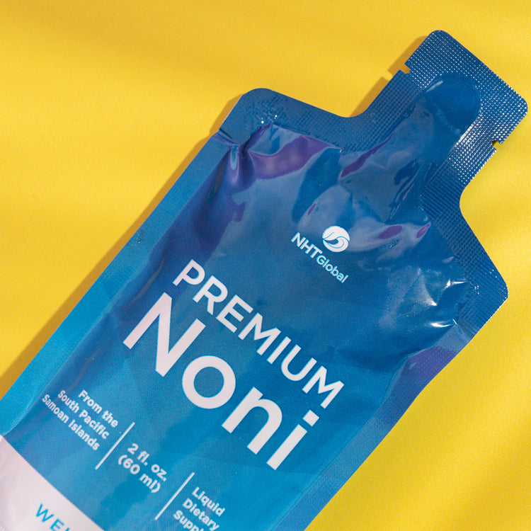 Jugo de Noni Premium - Bebida para Reforzar el Sistema Inmunológico, Set de Viaje con Botella de 32 oz